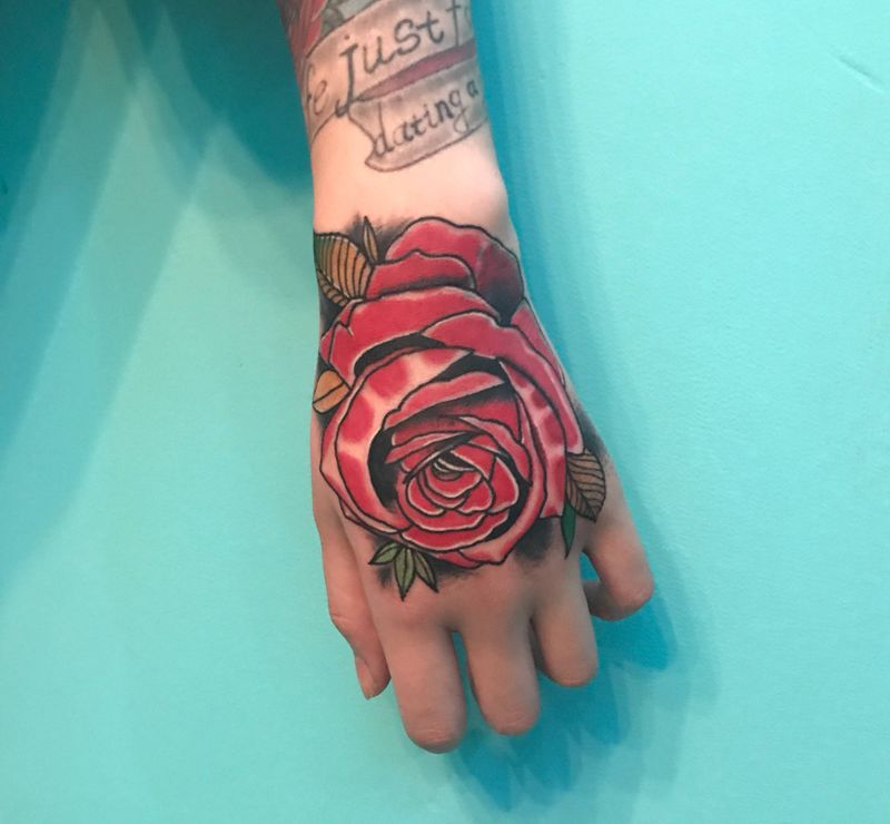 玫瑰花花手纹身图片