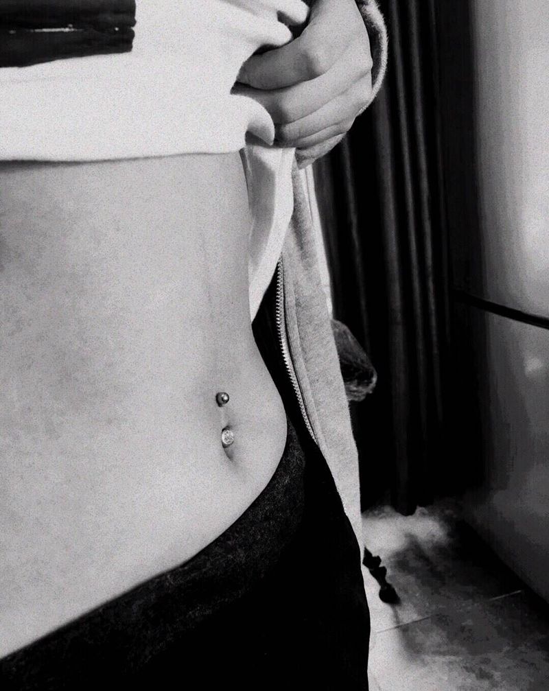 穿孔 脐钉纹身图片