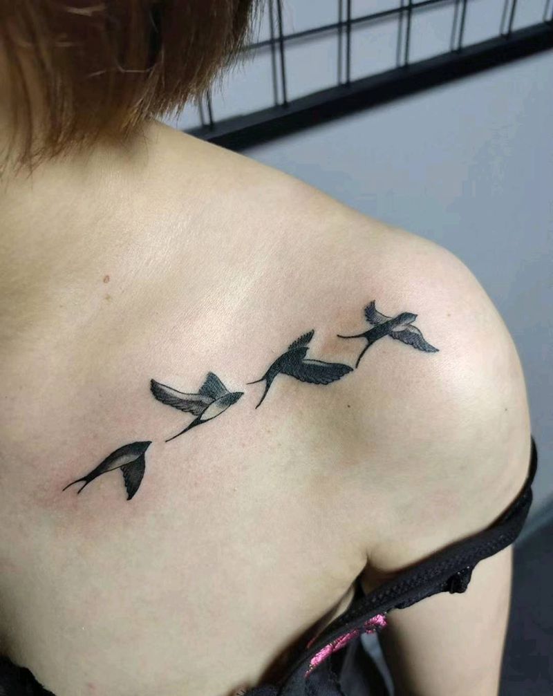 燕子纹身图片_胸部几何纹身图案
