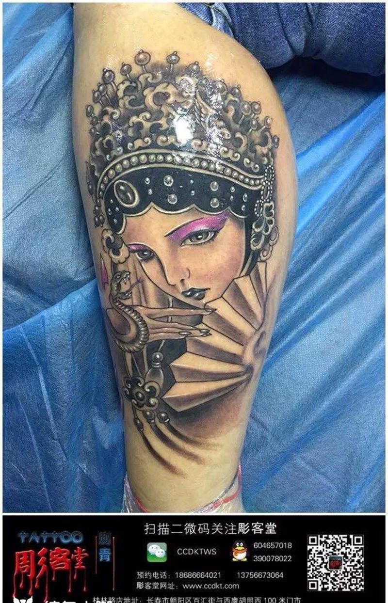 黑灰色花旦纹身图片_腿部传统人物纹身图案
