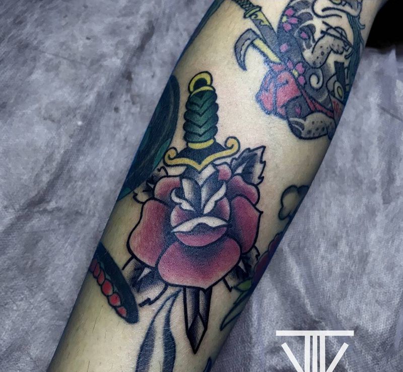 os玫瑰花纹身图片_腿部New SchoolOld School纹身图案