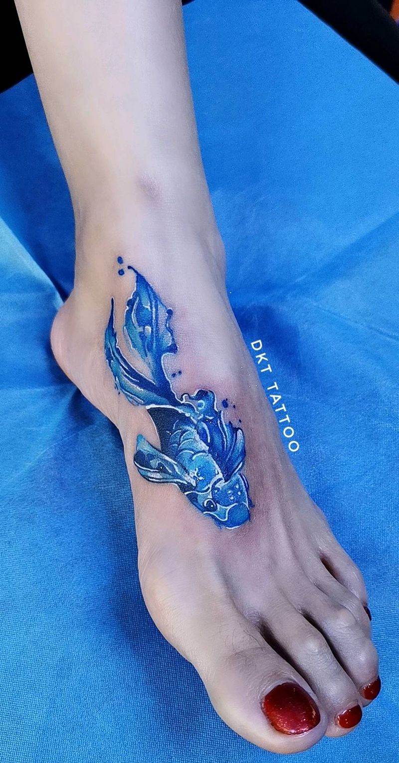 水彩金鱼纹身，遮盖旧图蝴蝶，纹身图片_脚部水彩遮盖作品金鱼纹身图案