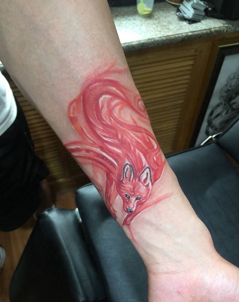 九尾狐 修改遮盖前后对比纹身图片_成品手部遮盖动物清新纹身图案
