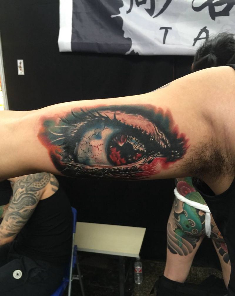 展会现场做的眼睛纹身图片