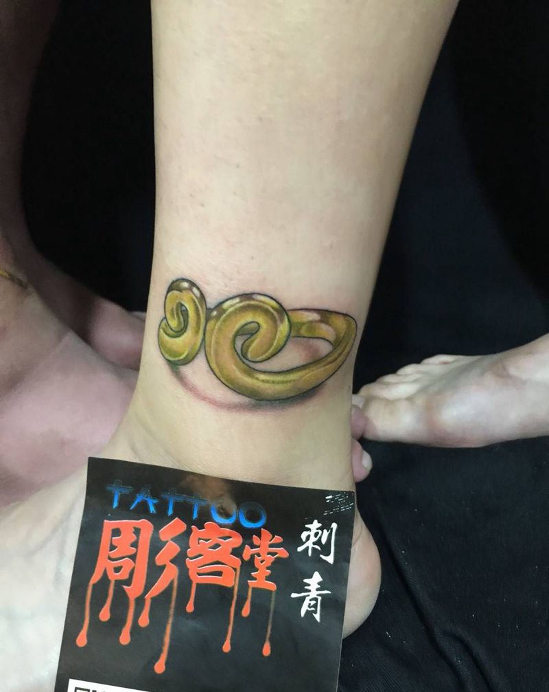 金箍纹身图片_成品脚部写实原创纹身图案