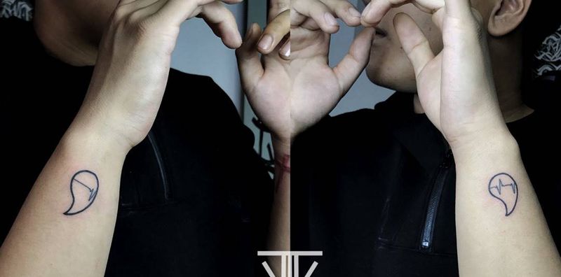 一半重生一半新生纹身图片_手臂图腾几何纹身图案