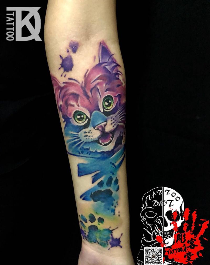 水彩猫咪纹身图片_手臂水彩纹身图案