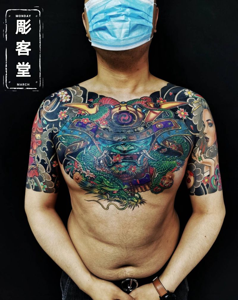 花胸半甲遮盖恢复一年后效果纹身图片_手臂胸部新传统老传统纹身图案