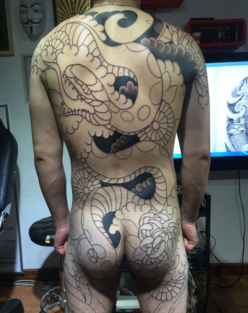 未完成待续纹身图片_背部传统动物纹身图案