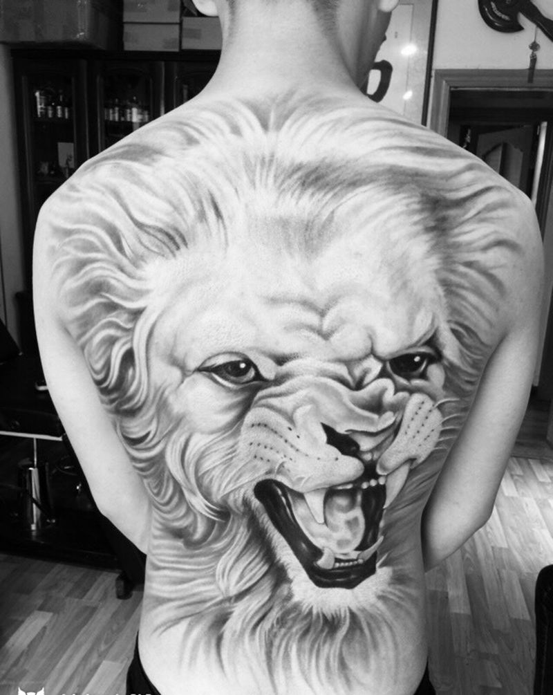 满背狮子纹身图片_成品背部欧美写实动物原创纹身图案