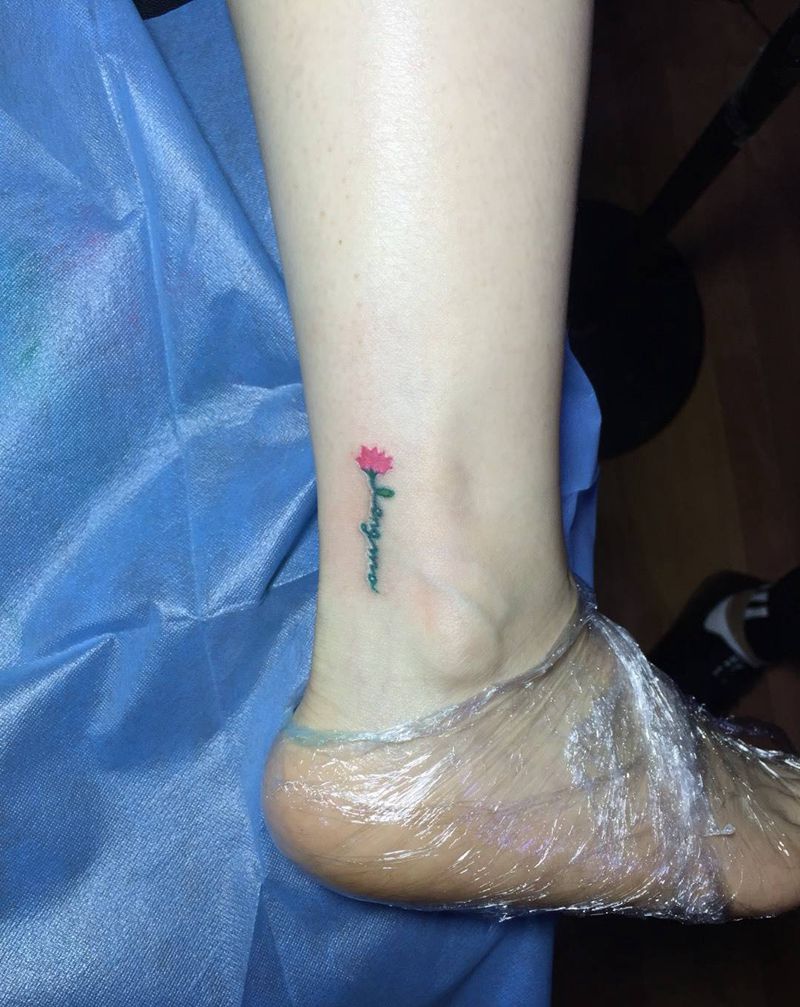 一朵小花纹身图片_成品脚部清新纹身图案