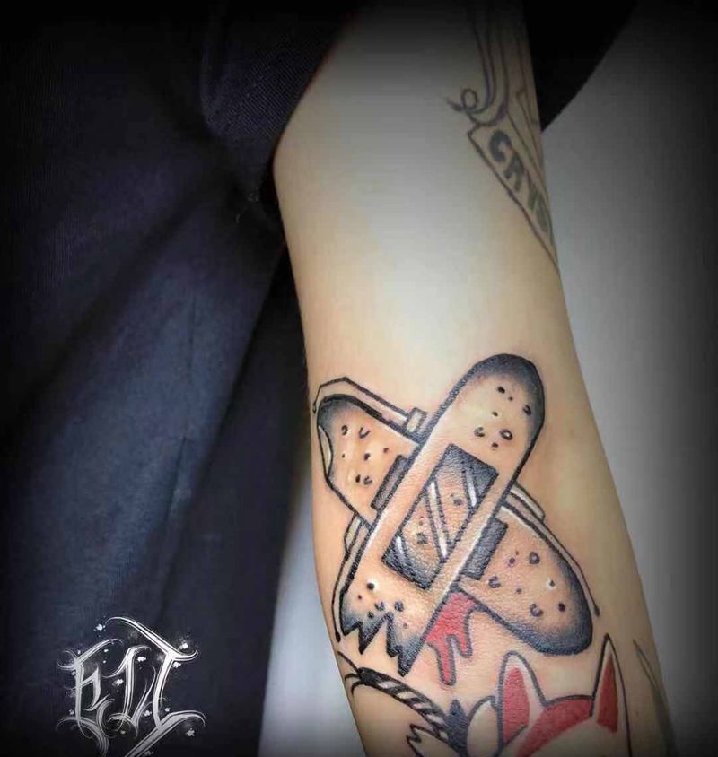 爆肘纹身图片_手臂Old SchoolNew School纹身图案