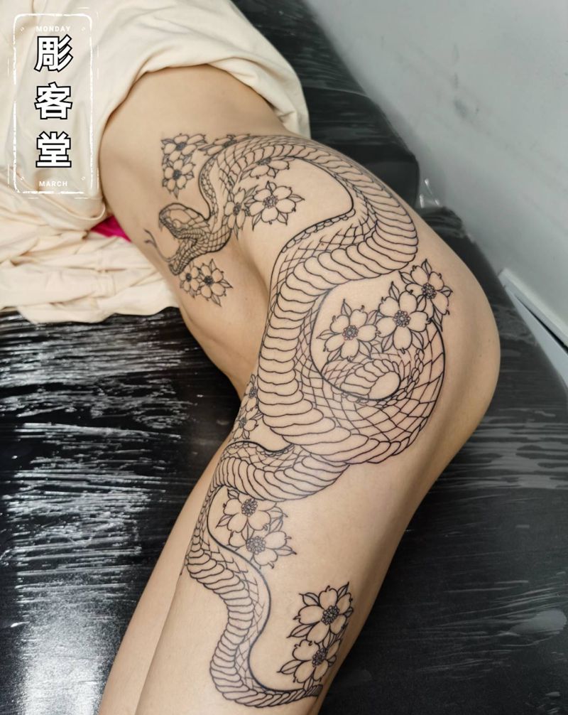 侧臀蛇纹身纹身图片_臀部新传统老传统纹身图案