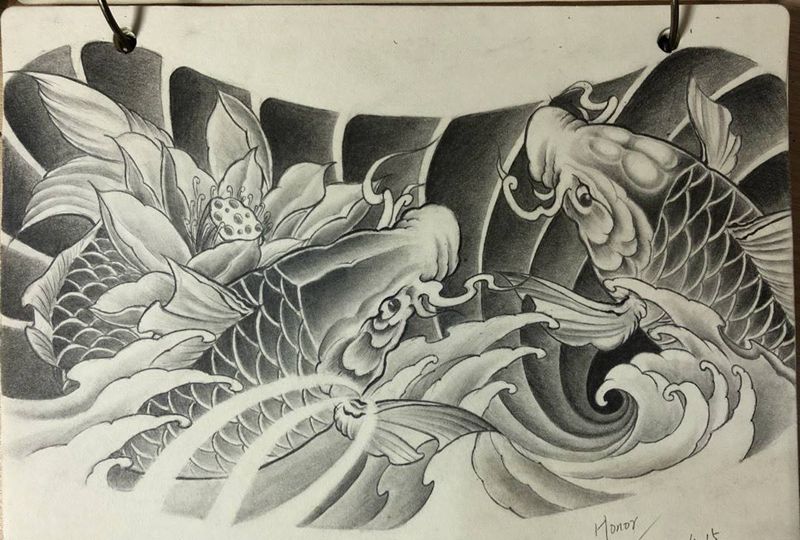 手稿花胸锦鲤纹身图片