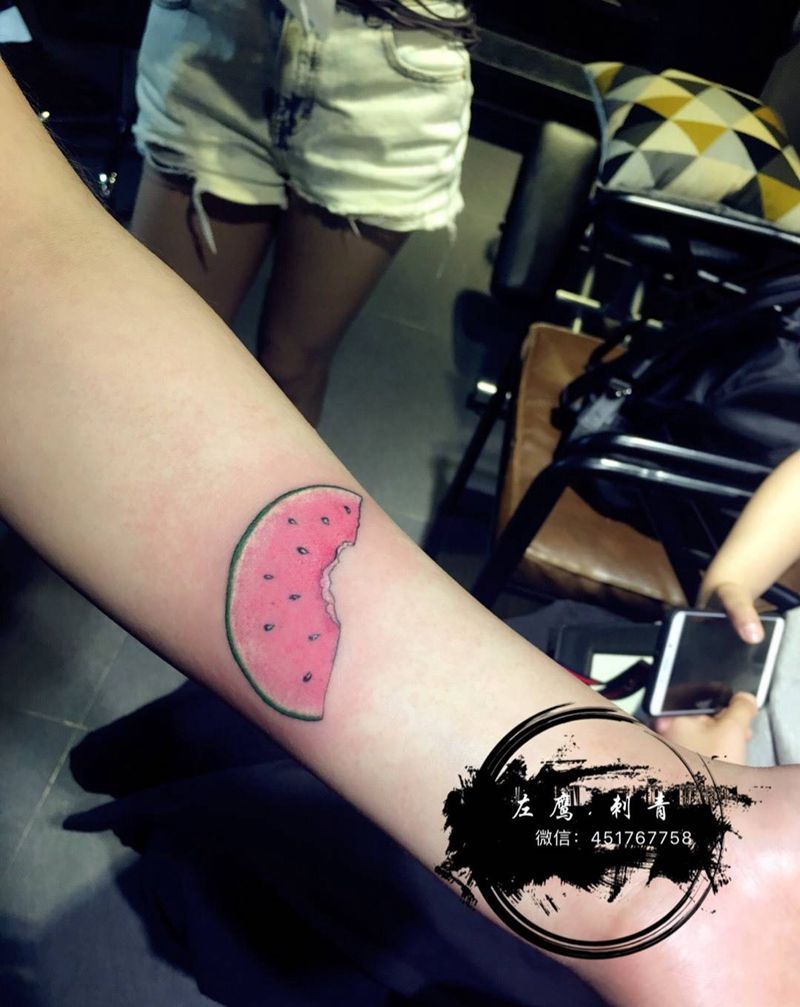 小西瓜纹身图片_手臂清新纹身图案