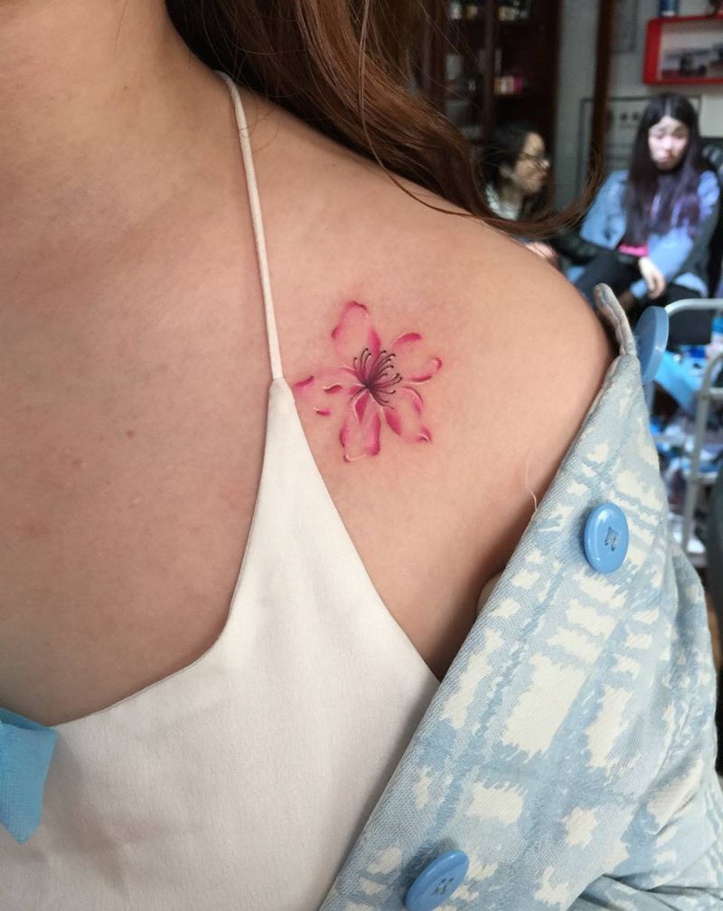 小花花纹身图片_成品胸部植物清新纹身图案