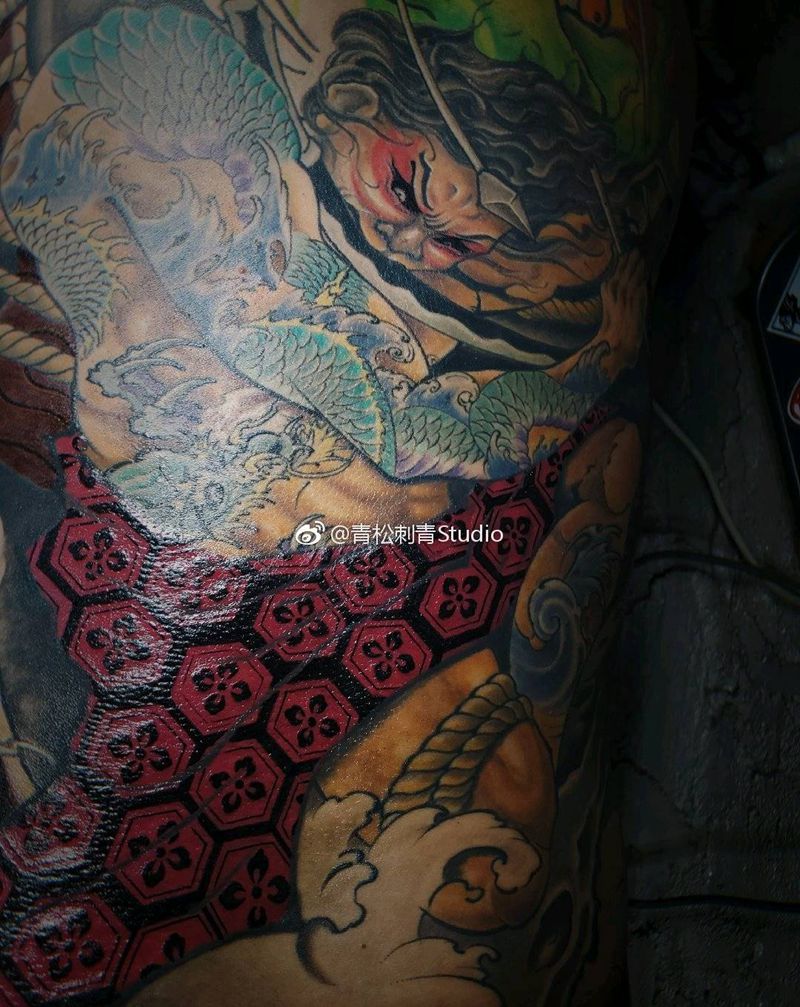 张顺纹身图片_背部纹身图案