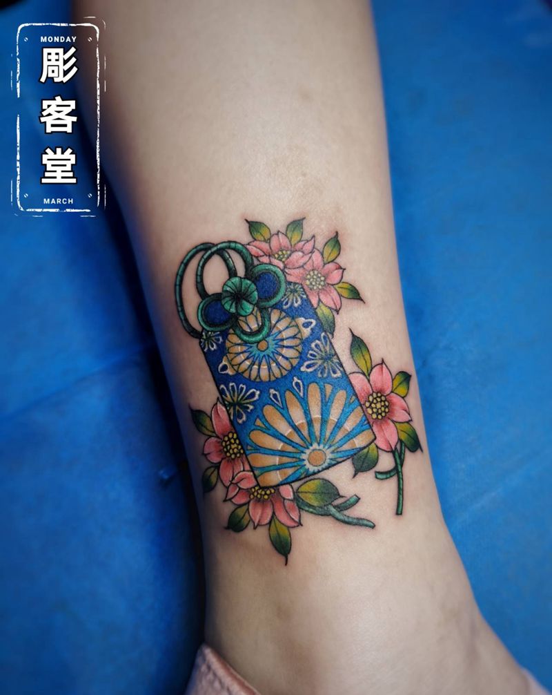 脚踝纹身小吊牌遮盖作品纹身图片_腿部新传统遮盖纹身图案