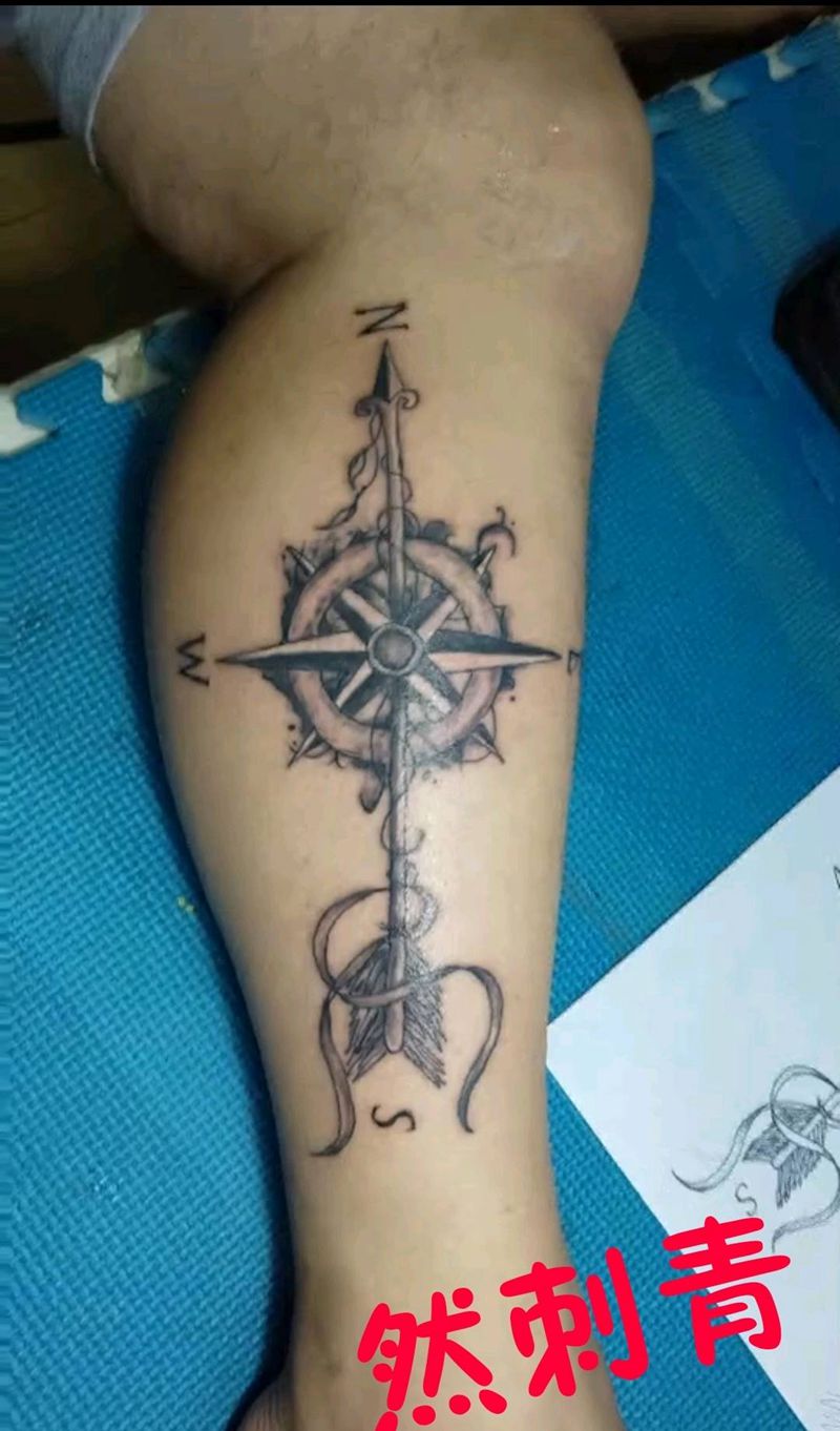 小腿指南针纹身图片