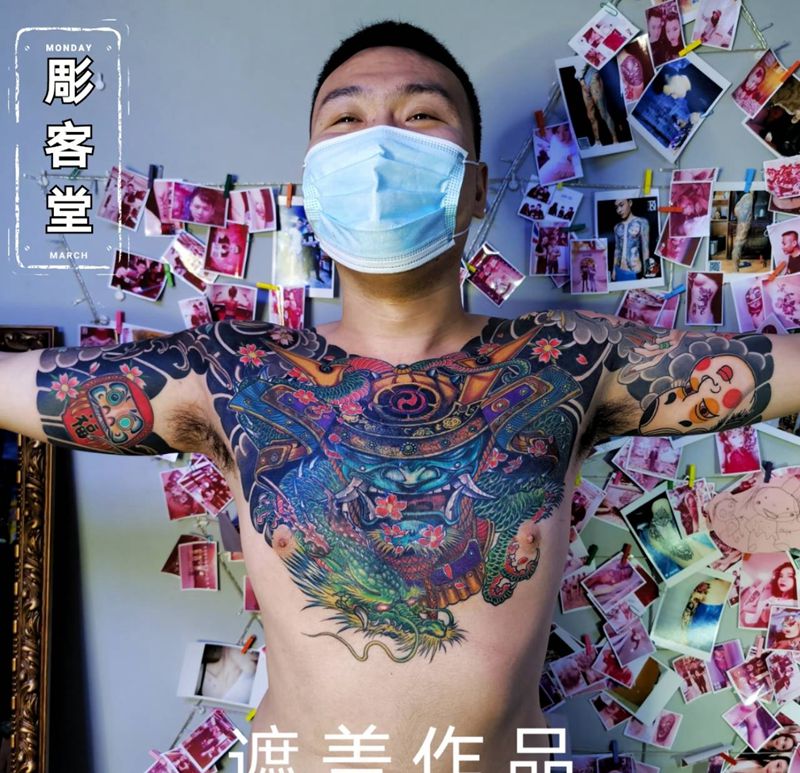 花胸双甲遮盖作品纹身图片_手臂胸部新传统遮盖纹身图案