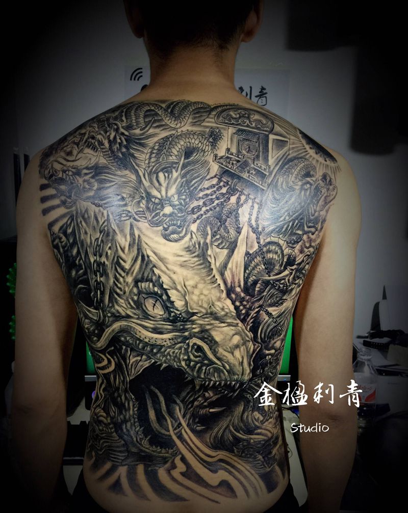 九龙抬棺纹身图片_背部腰部新传统欧美写实纹身图案