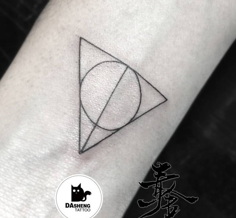 艾王呢补那那纹身图片_手臂几何哈利波特纹身图案