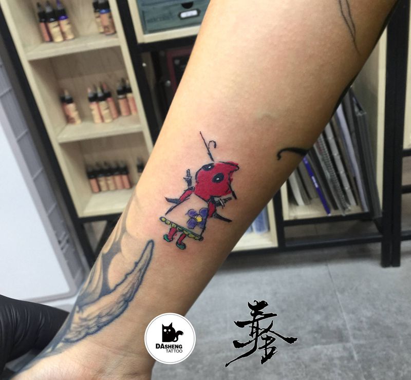 幼稚鬼纹身图片_手臂New School死侍纹身图案