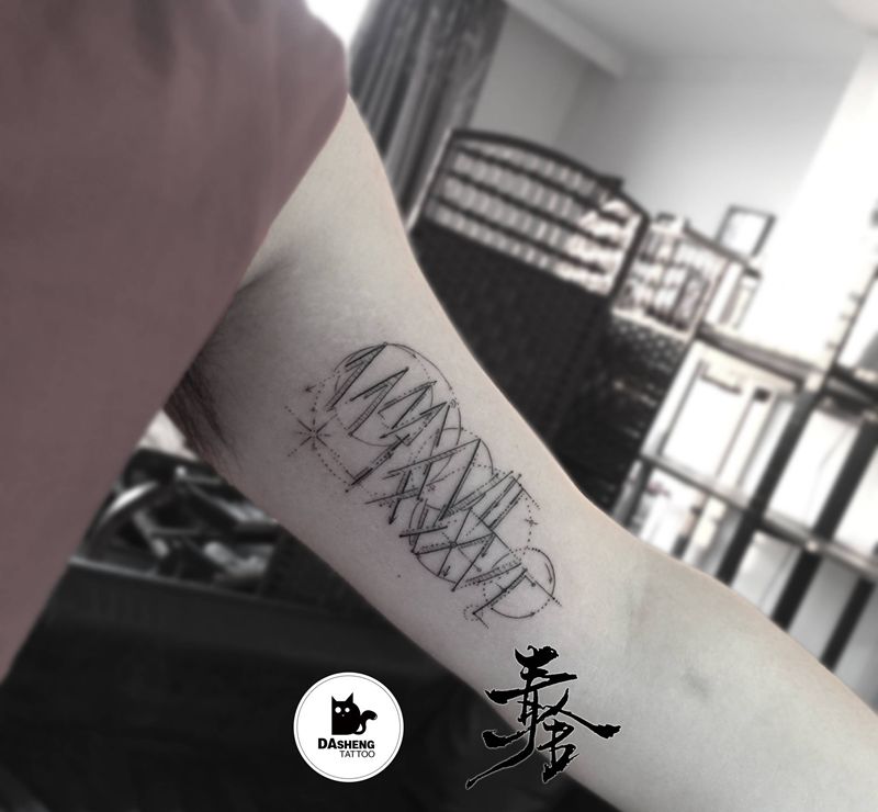 时间纹身图片_手臂几何时间纹身图案