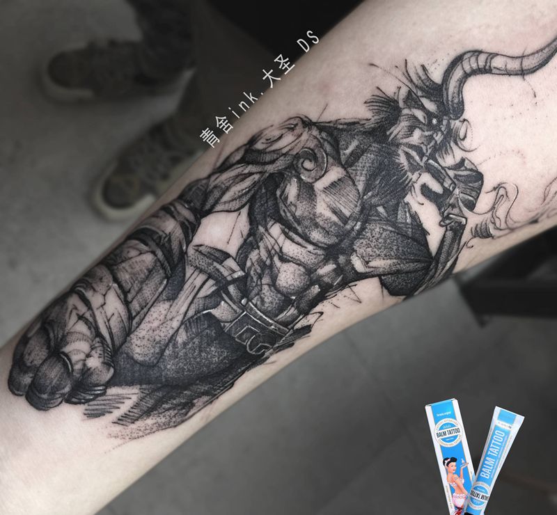 地狱男爵纹身图片_手臂点刺纹身图案