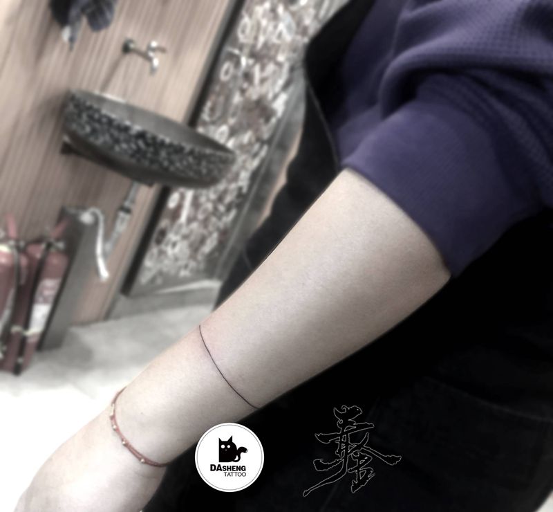 一根线头纹身图片_手臂几何线纹身图案