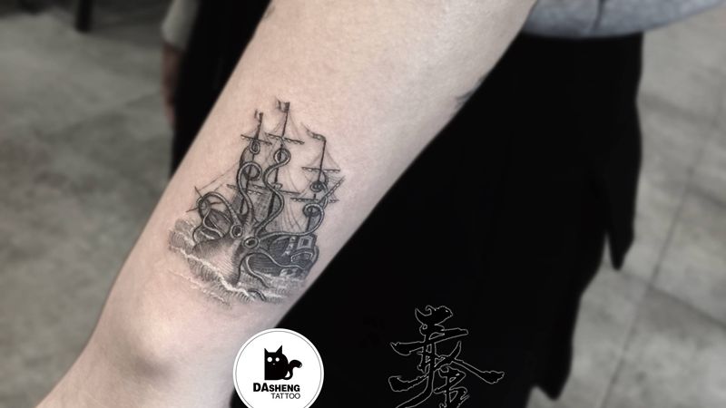 哇哦纹身图片_手臂点刺章鱼纹身图案