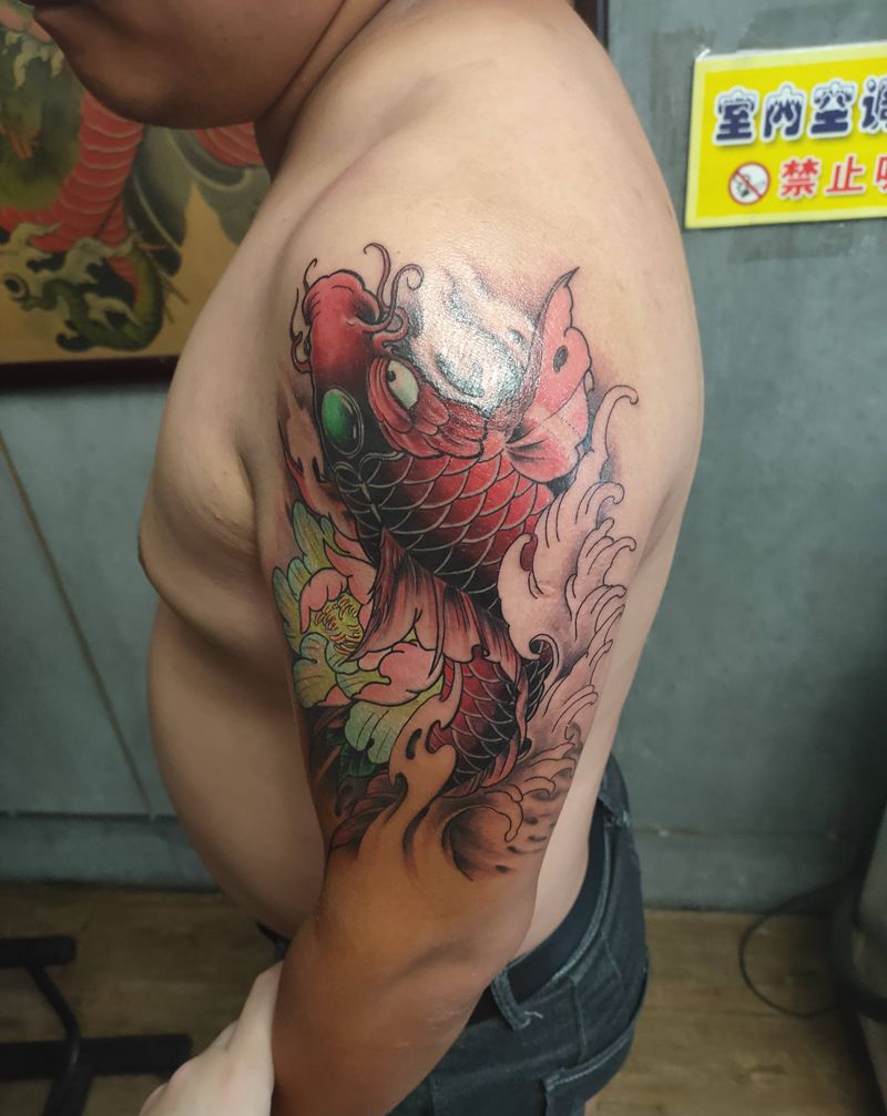 鲤鱼纹身图片_手臂新传统鱼纹身图案