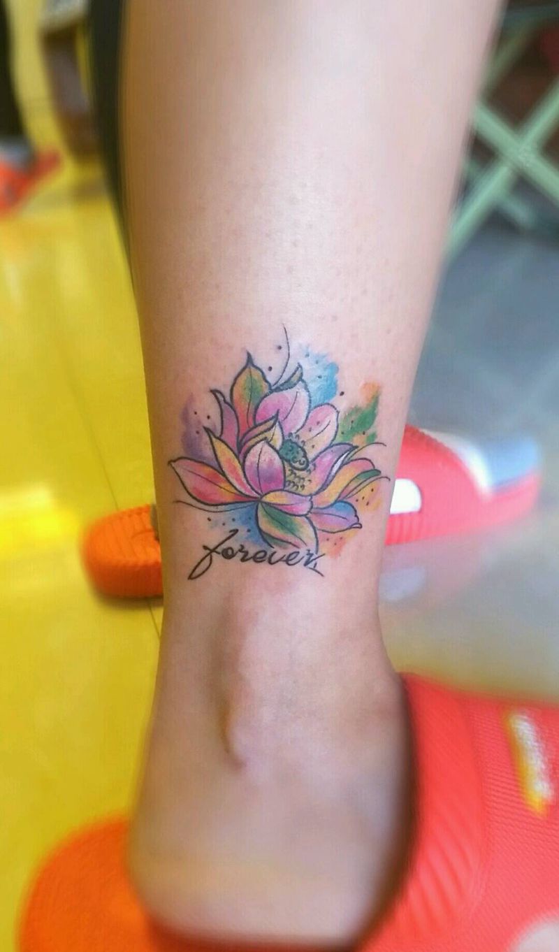 水彩莲花纹身图片_腿部清新植物成品纹身图案