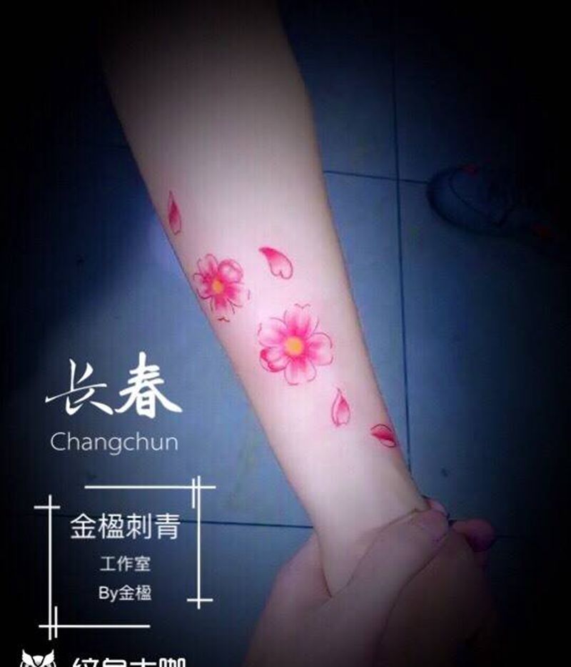 樱花纹身图片_手臂手部水彩水墨纹身图案