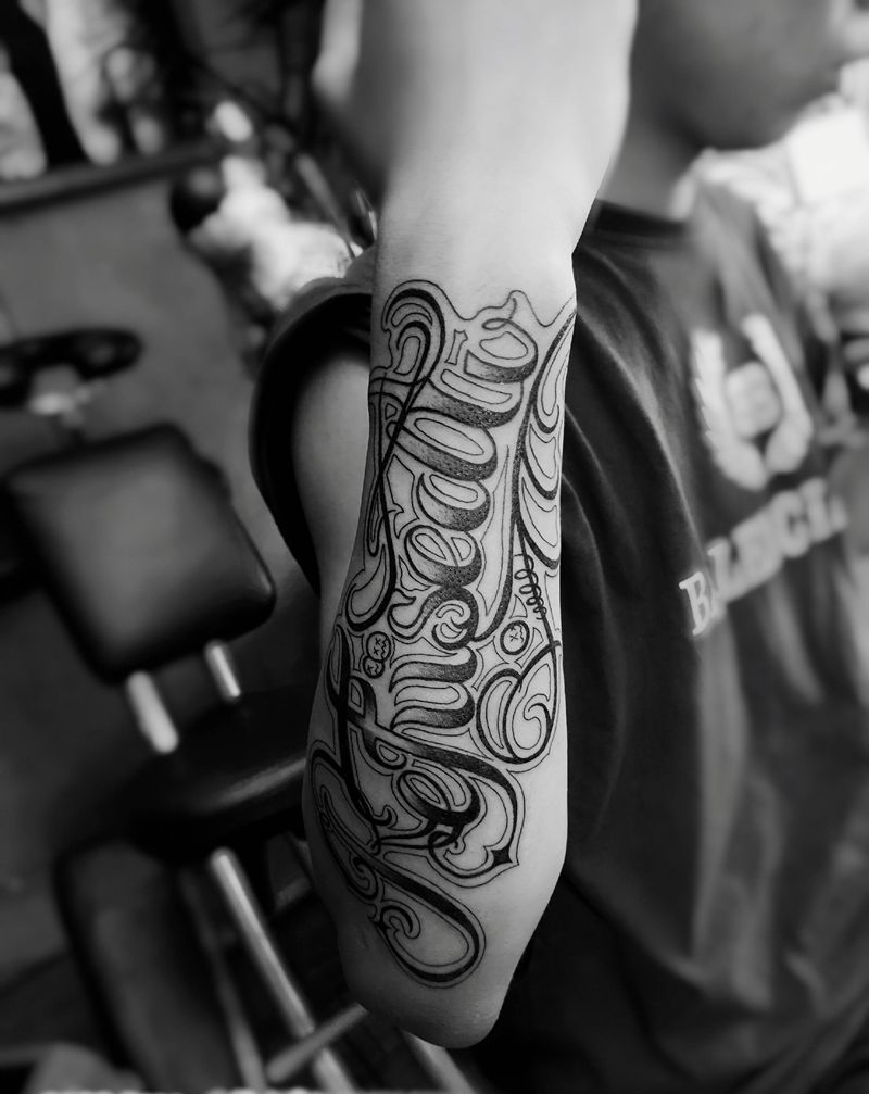 花体字纹身图片_手臂花体字纹身图案