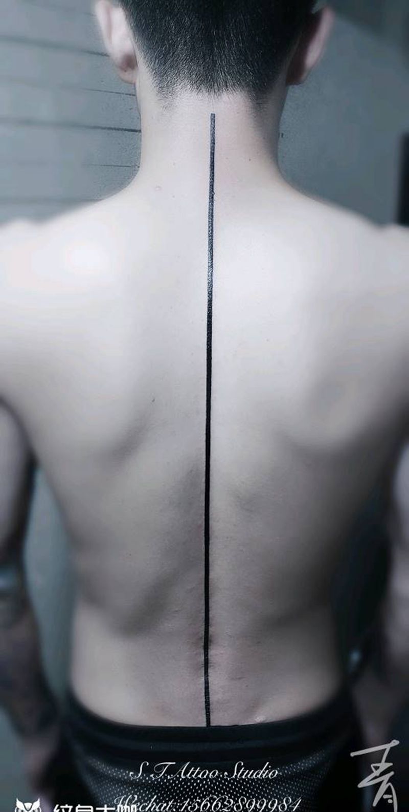 虾线纹身图片_颈部背部纹身图案