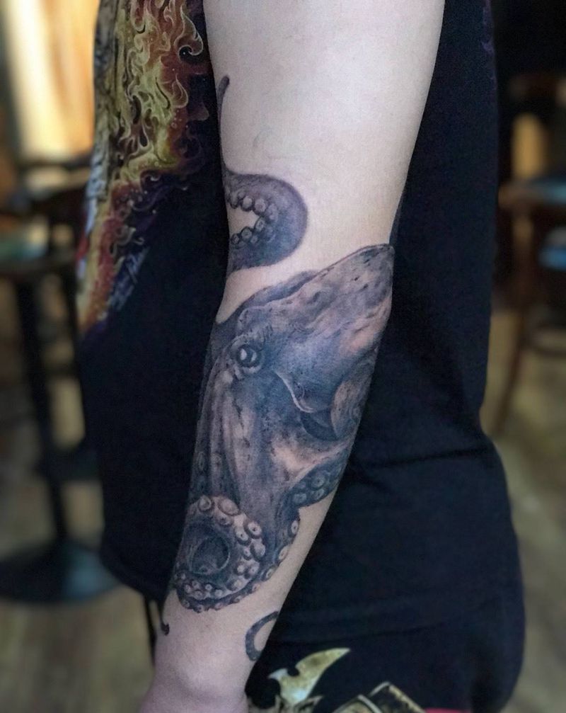 章鱼纹身图片_手臂欧美写实章鱼纹身图案