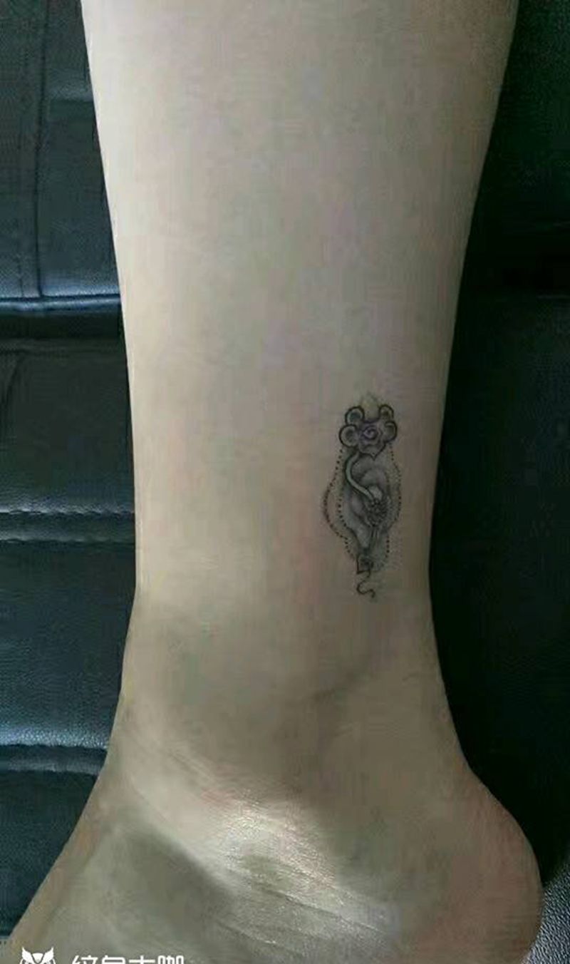 很小的点刺纹身图片