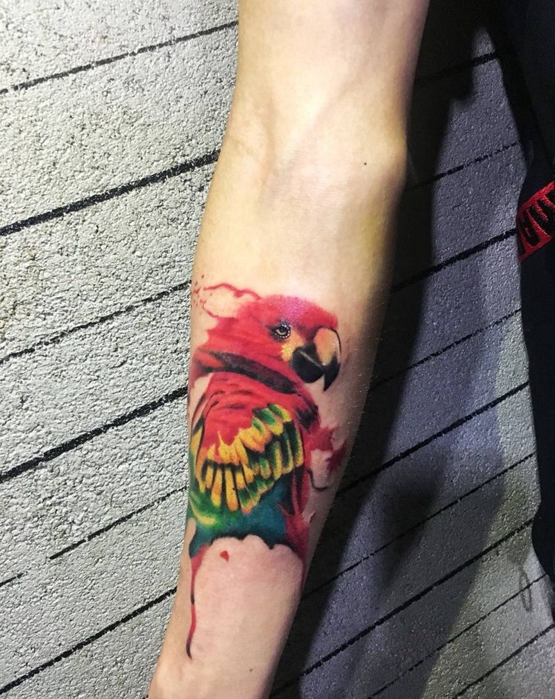 泼墨鹦鹉纹身图片_成品手臂写实国画动物纹身图案