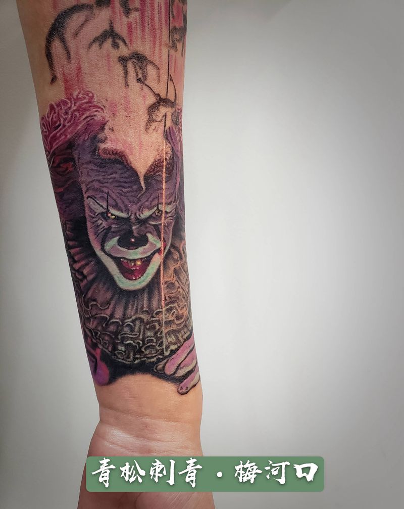 小丑纹身图片_手臂欧美写实纹身图案
