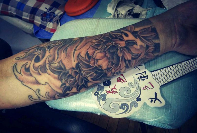 包小臂纹身图片