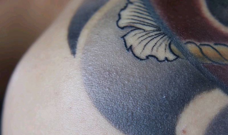 雾面纹身图片_肩部背部纹身图案