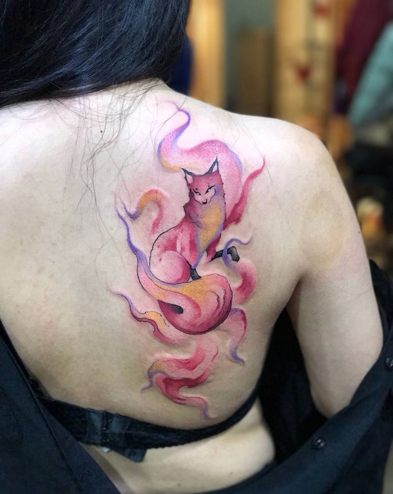九尾狐纹身图片_背部水彩九尾狐纹身图案