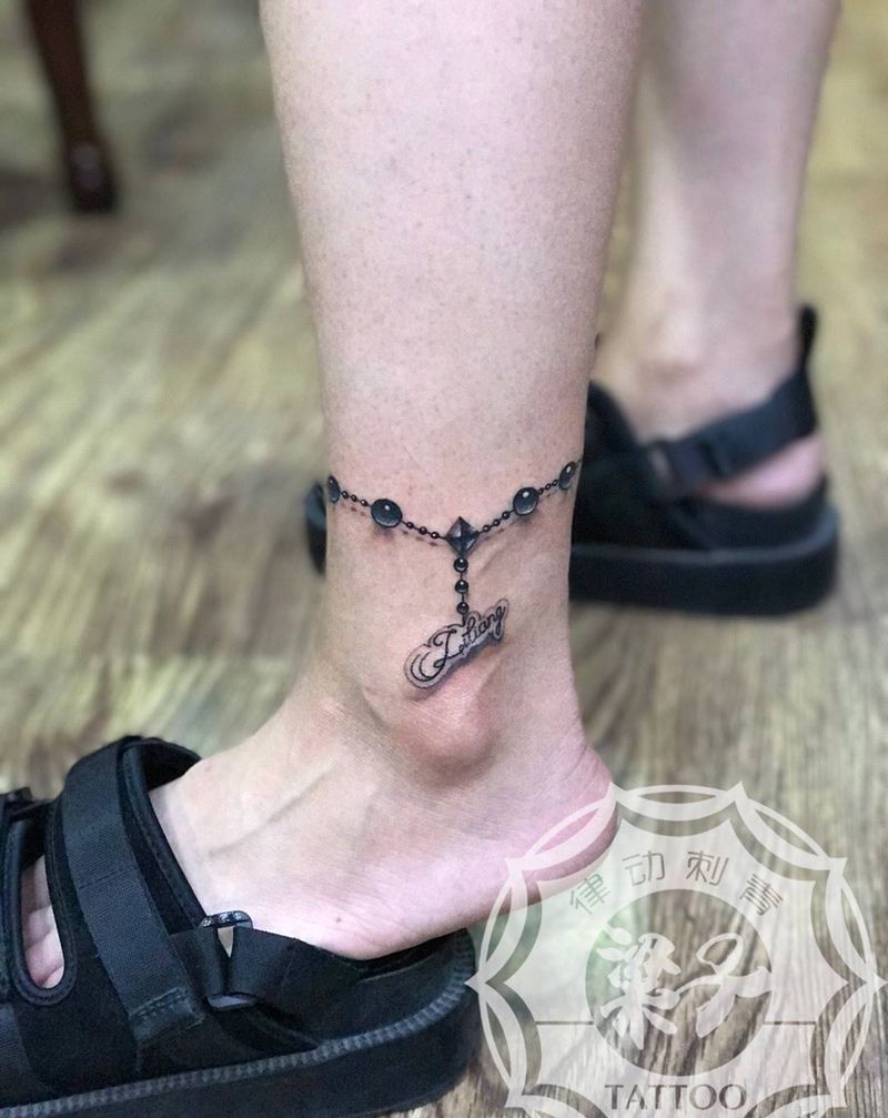 脚链纹身图片_脚部腿部欧美写实花体字纹身图案