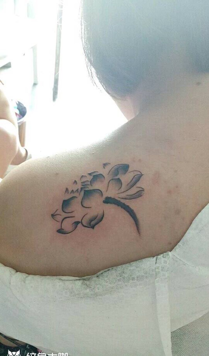 小清新荷花纹身图片