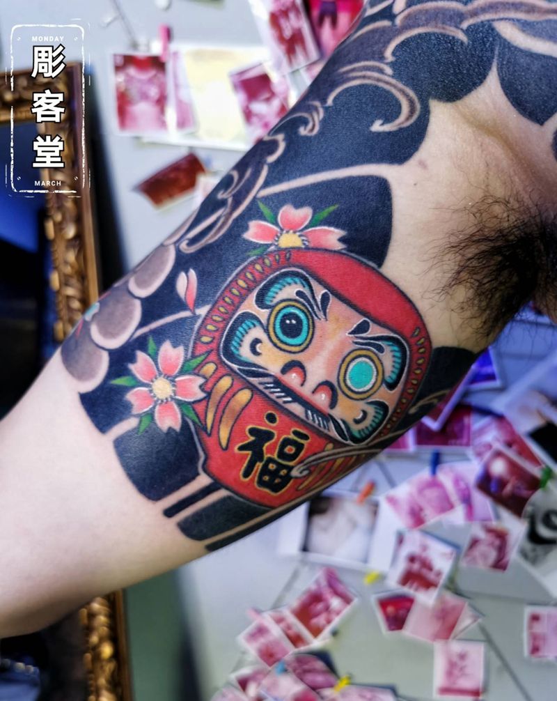 达摩蛋纹身图片_手臂老传统纹身图案