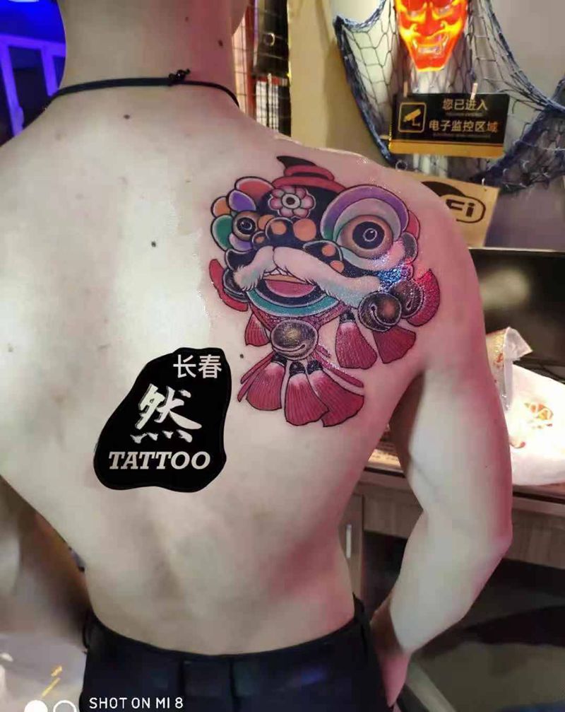 小可爱舞狮纹身图片_肩部纹身图案