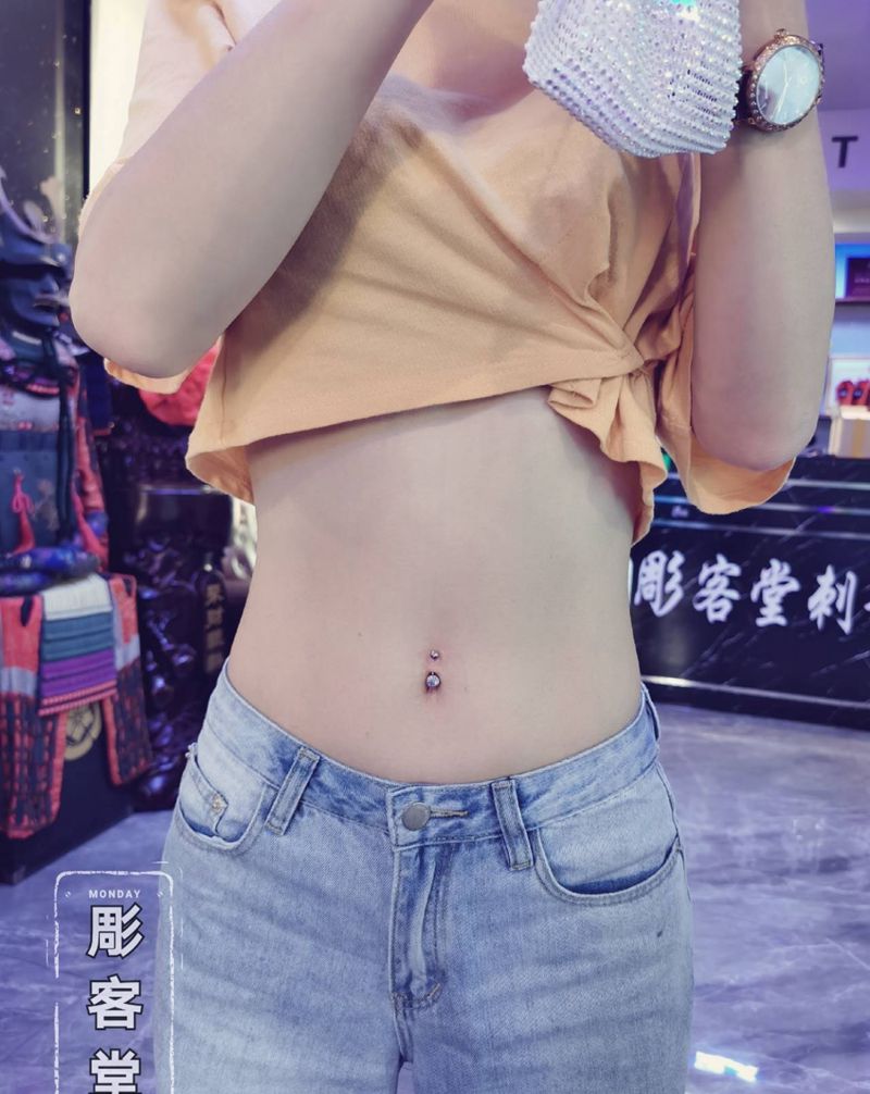 无痛穿孔脐钉，酒窝钉，耳钉纹身图片_穿孔纹身图案