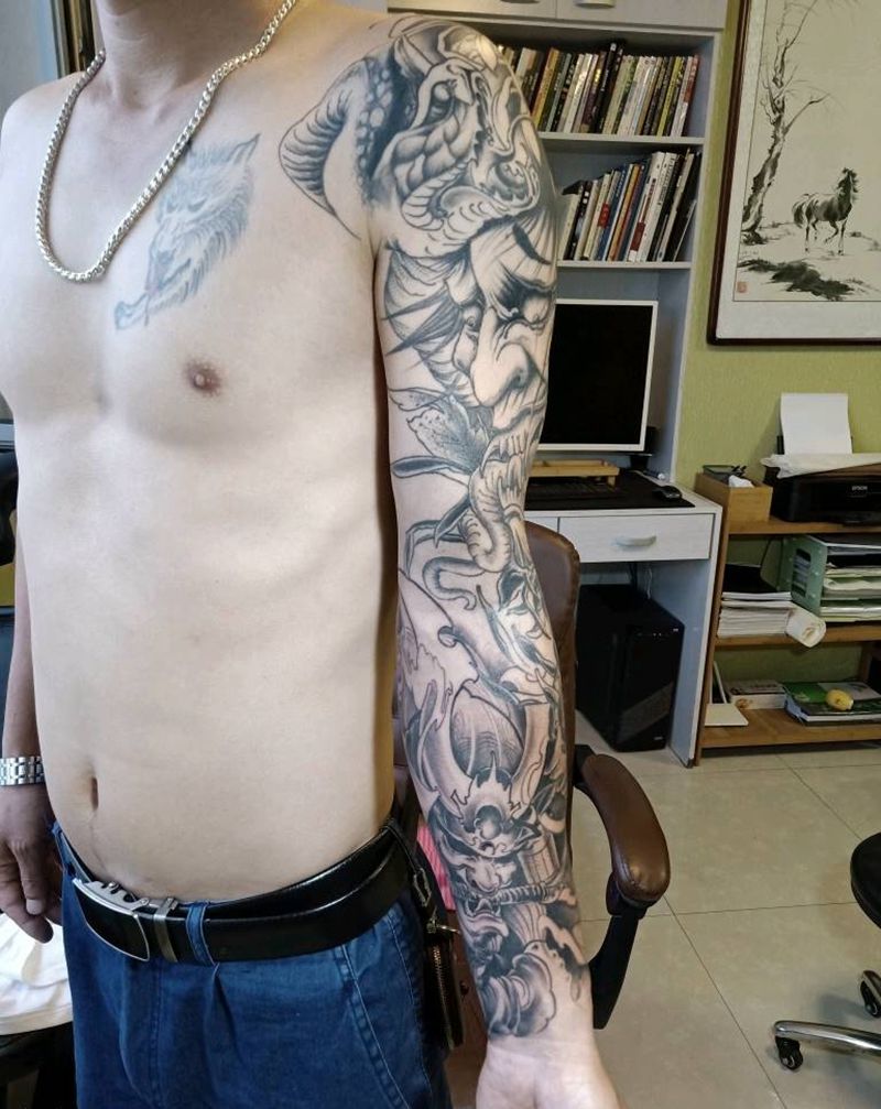 花臂加前胸遮盖纹身图片_手臂胸部新传统纹身图案