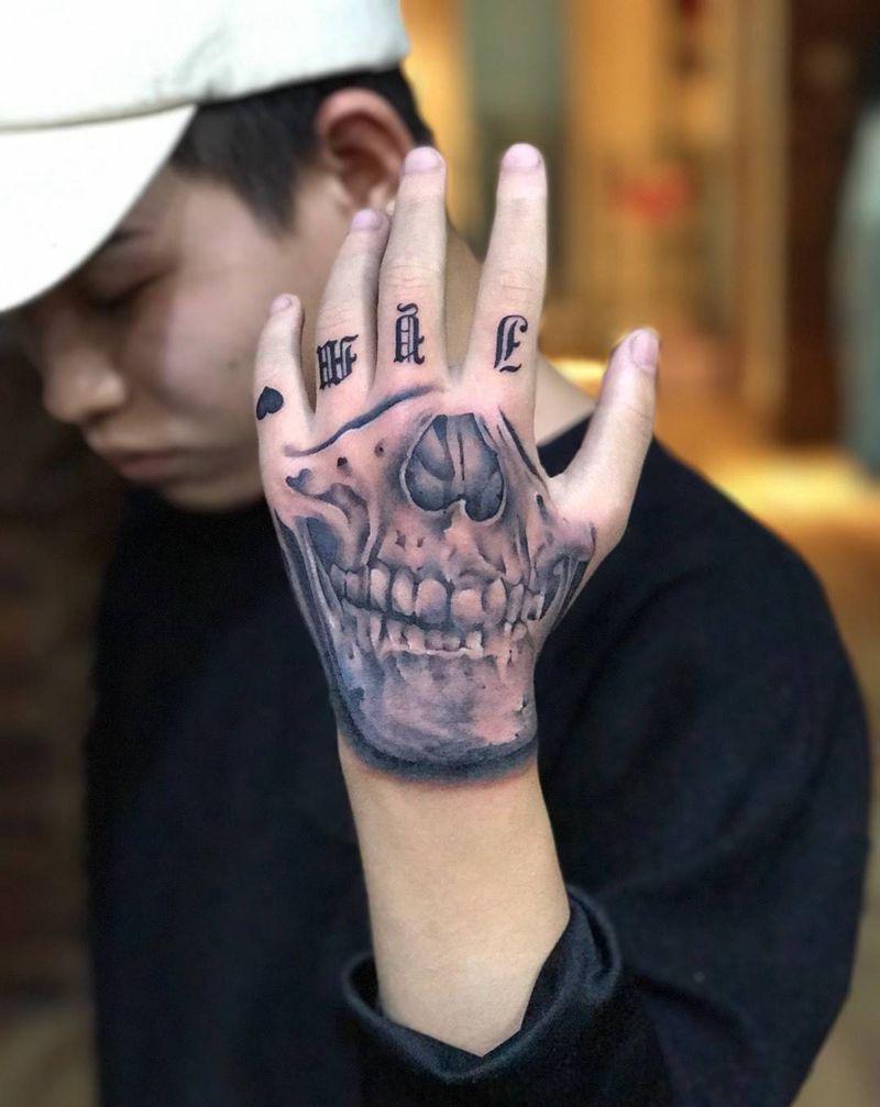 手背纹身图片_手部欧美写实纹身图案